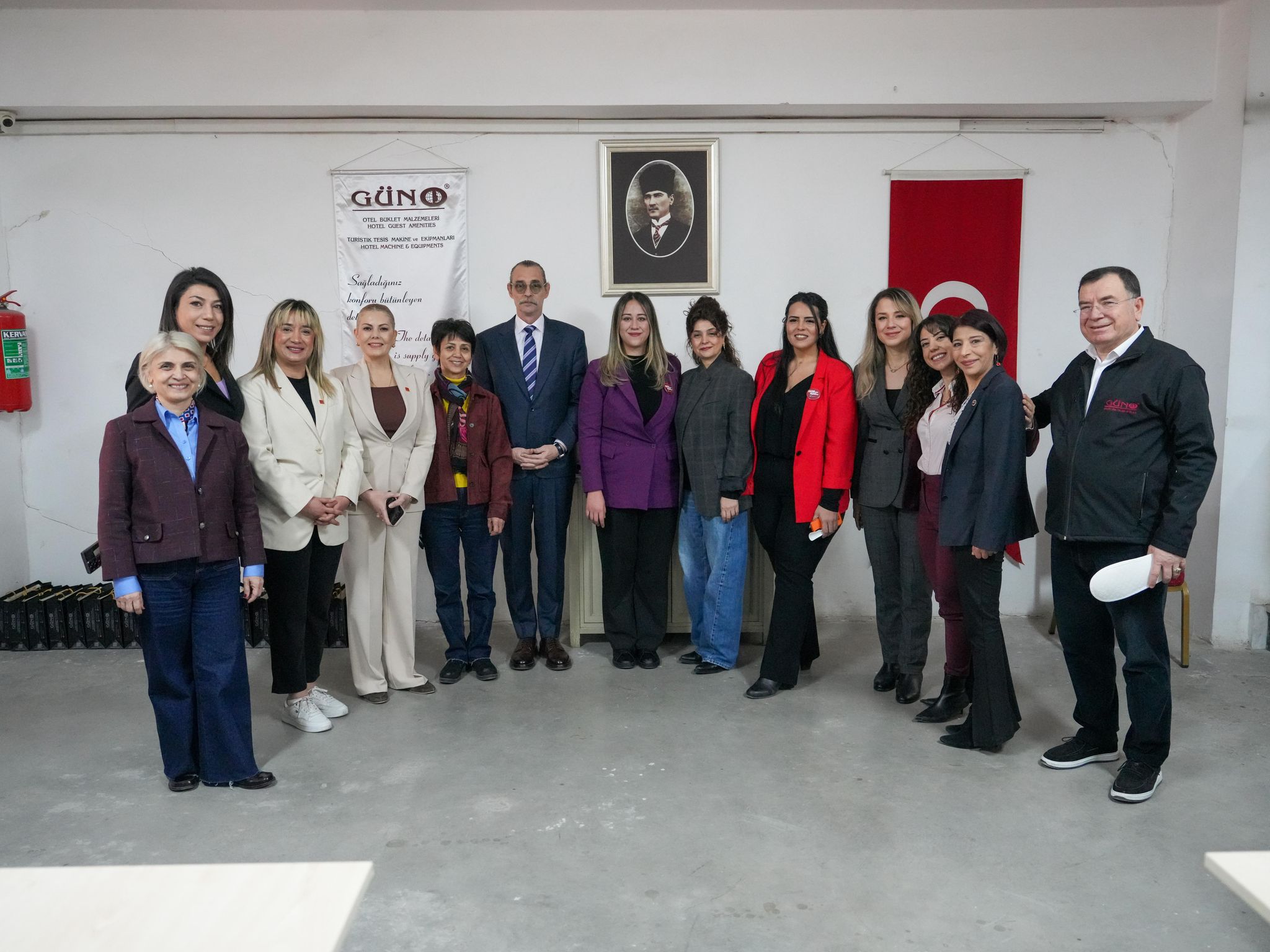 BAŞKAN BEŞİKCİOĞLU, OSTİM’DE KADIN EMEKÇİLERLE BULUŞTU