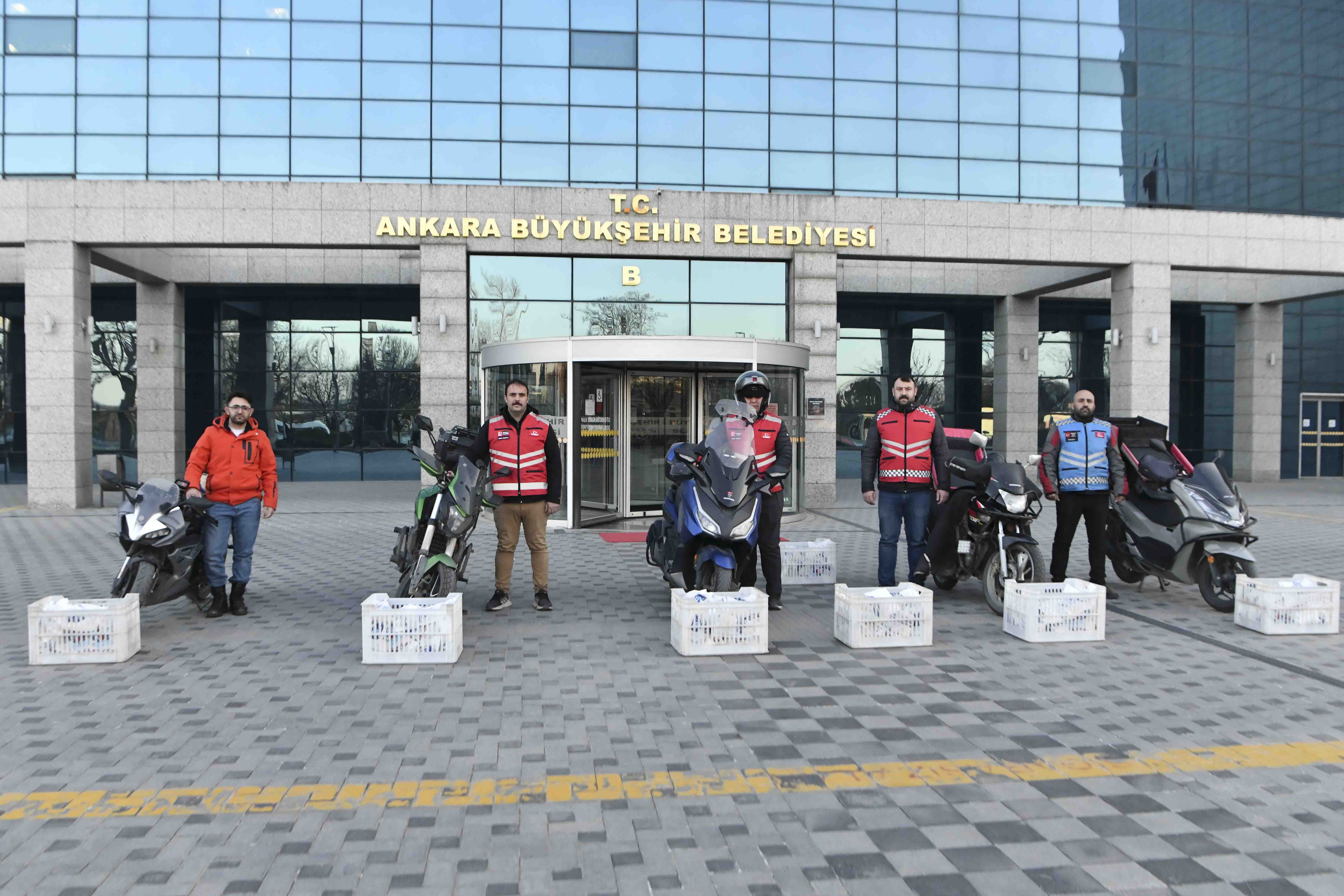 Başkentliler İftarını Büyükşehir’in Kumanyalarıyla Açıyor ABB’den, İftara Yetişemeyen Vatandaşlara Motokuryelerle  Kumanya Dağıtımı