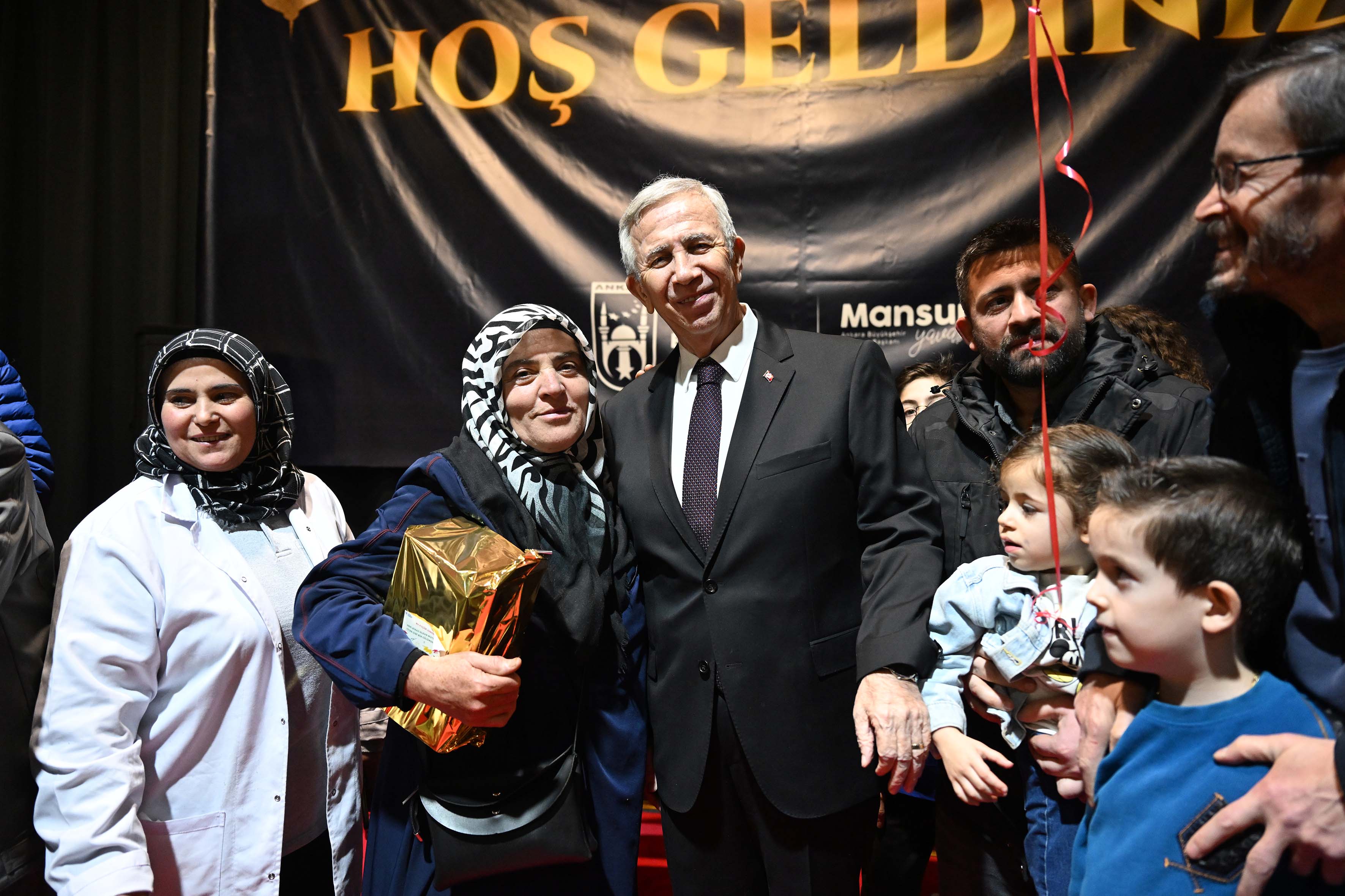 Mansur Yavaş Şehit Ve Gazi Yakınlarıyla İftarda Buluştu  “Siz Türkiye'yi, Türk Milletini Tanımıyorsunuz”  “İstiklal Marşı’mızı Türkçe Söylemeye Devam Edeceğiz”