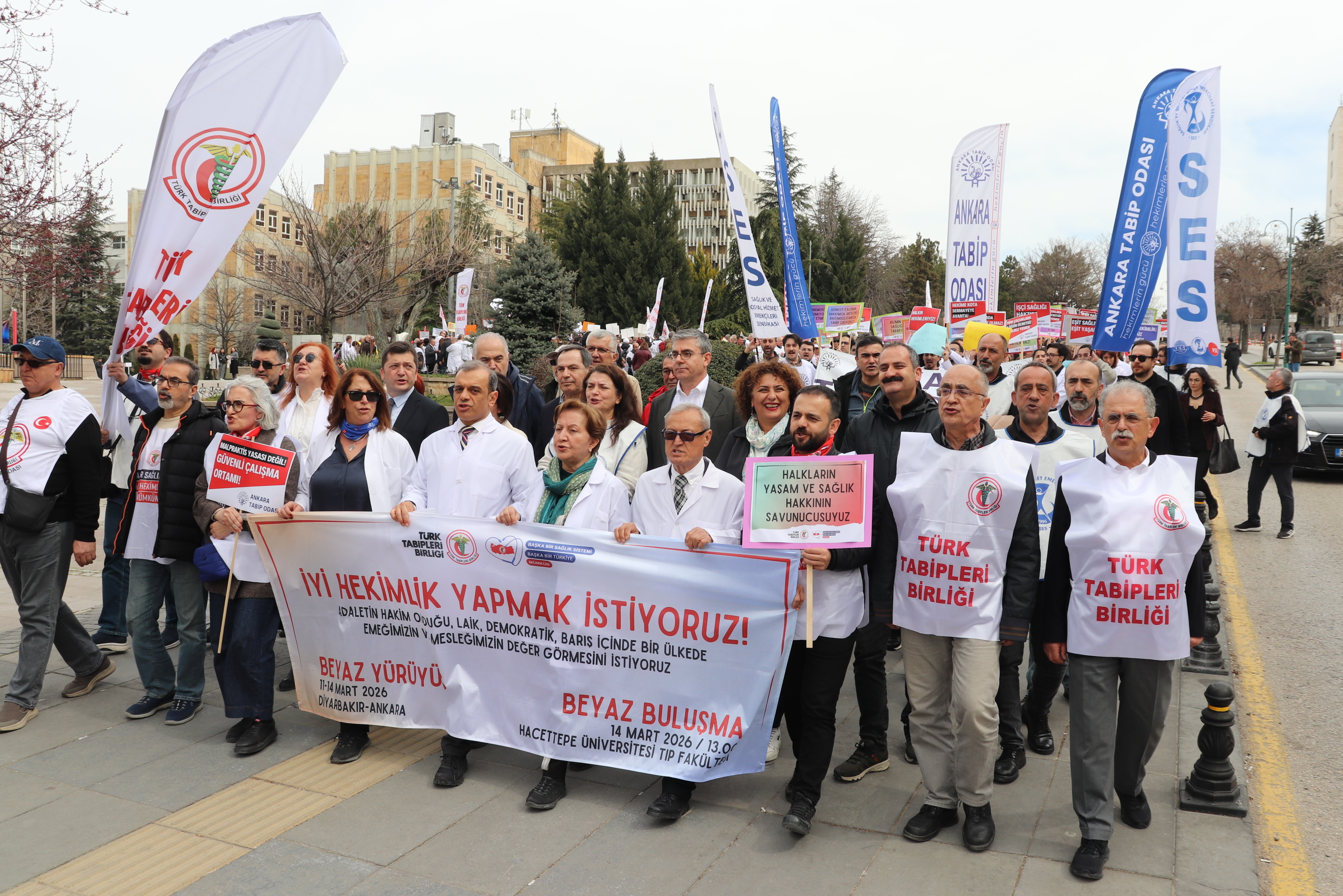 Beyaz Yürüyüş Ankara’da Noktalandı