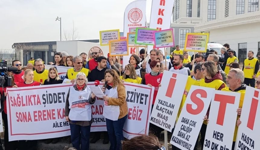 TTB AHEK Ve Aile Hekimliği Bileşenleri 14 Mart’ta Bakanlık Önündeydi: “Sağlıkta Şiddet, Aile Hekimliğine Eziyet Sona Erene Kadar Mücadele Edeceğiz”