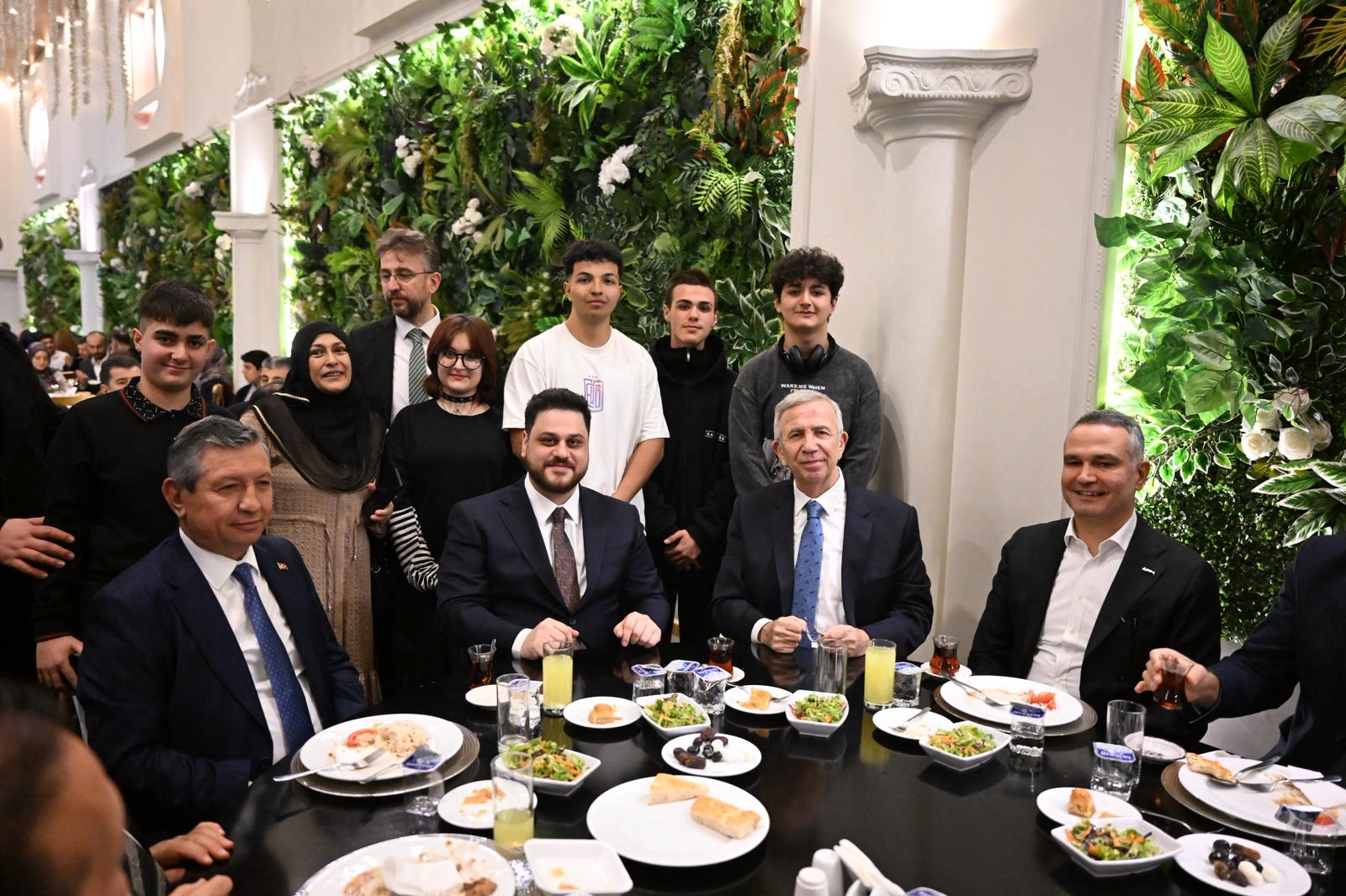 Ankara Büyükşehir Belediye Başkanı Mansur Yavaş, Bağımsız Türkiye Partisi iftar programında konuştu.