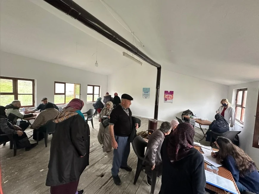 Samsun Terme’de Mahalle Meydanında Sağlık Taraması: Yüzlerce Vatandaşa Ücretsiz Hizmet