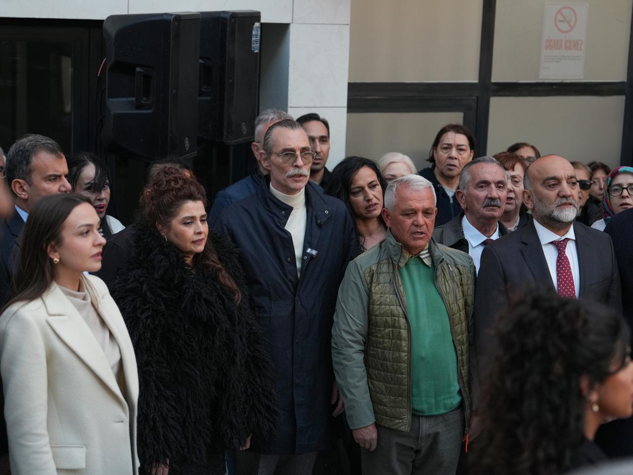Yunus Emre Kültür Merkezi Yeni Yüzüyle Açıldı: Perde “Bir Halk Düşmanı” İle Aralandı