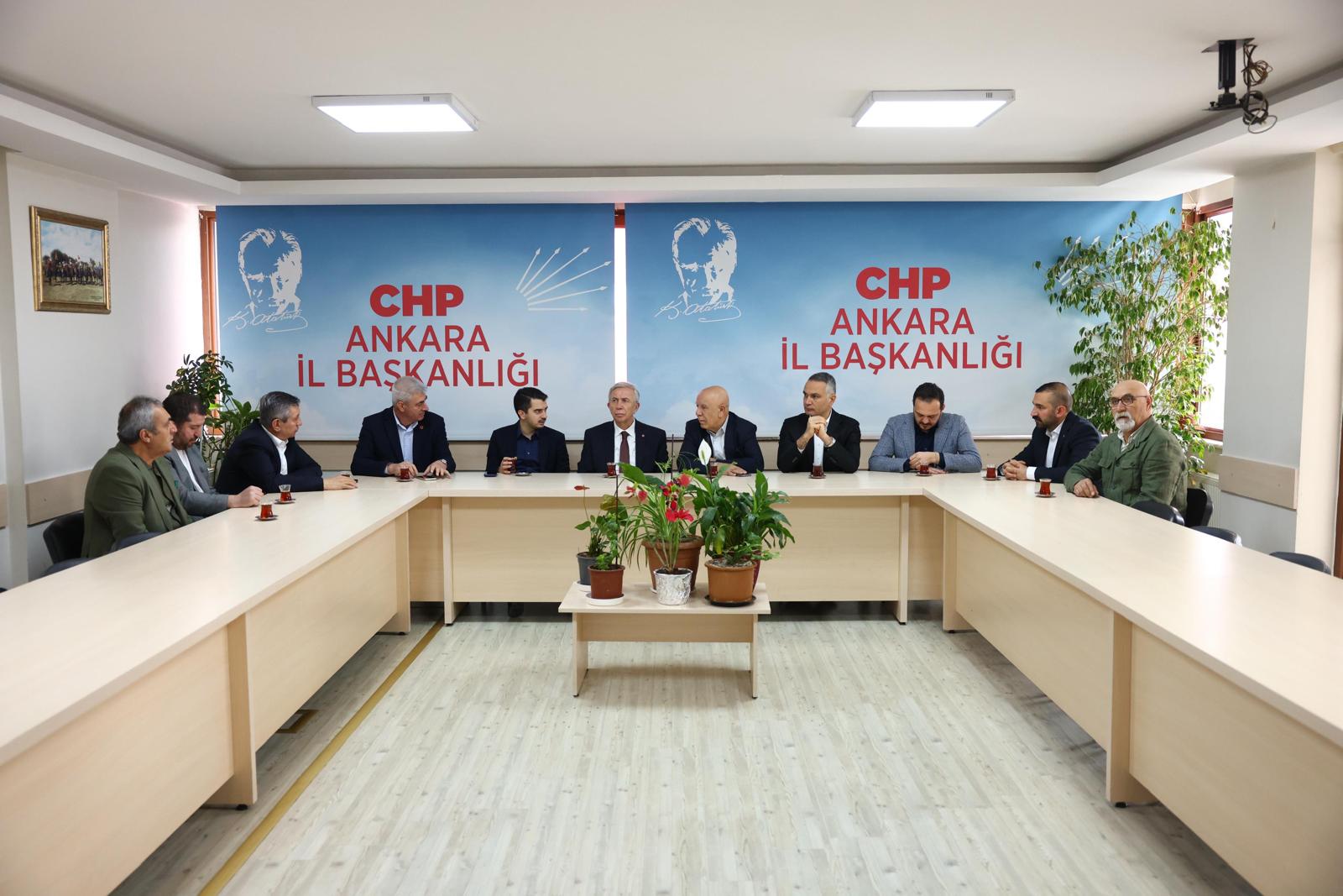 Mansur Yavaş’tan CHP Ankara İl Başkanlığı’na Ziyaret