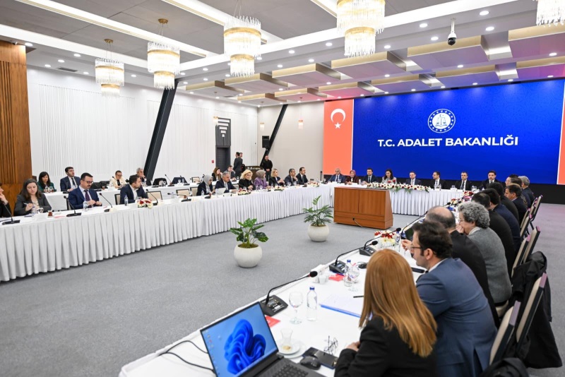 Adalet Bakanı Gürlek, Tbmm Komisyon Üyelerini Kabul Etti