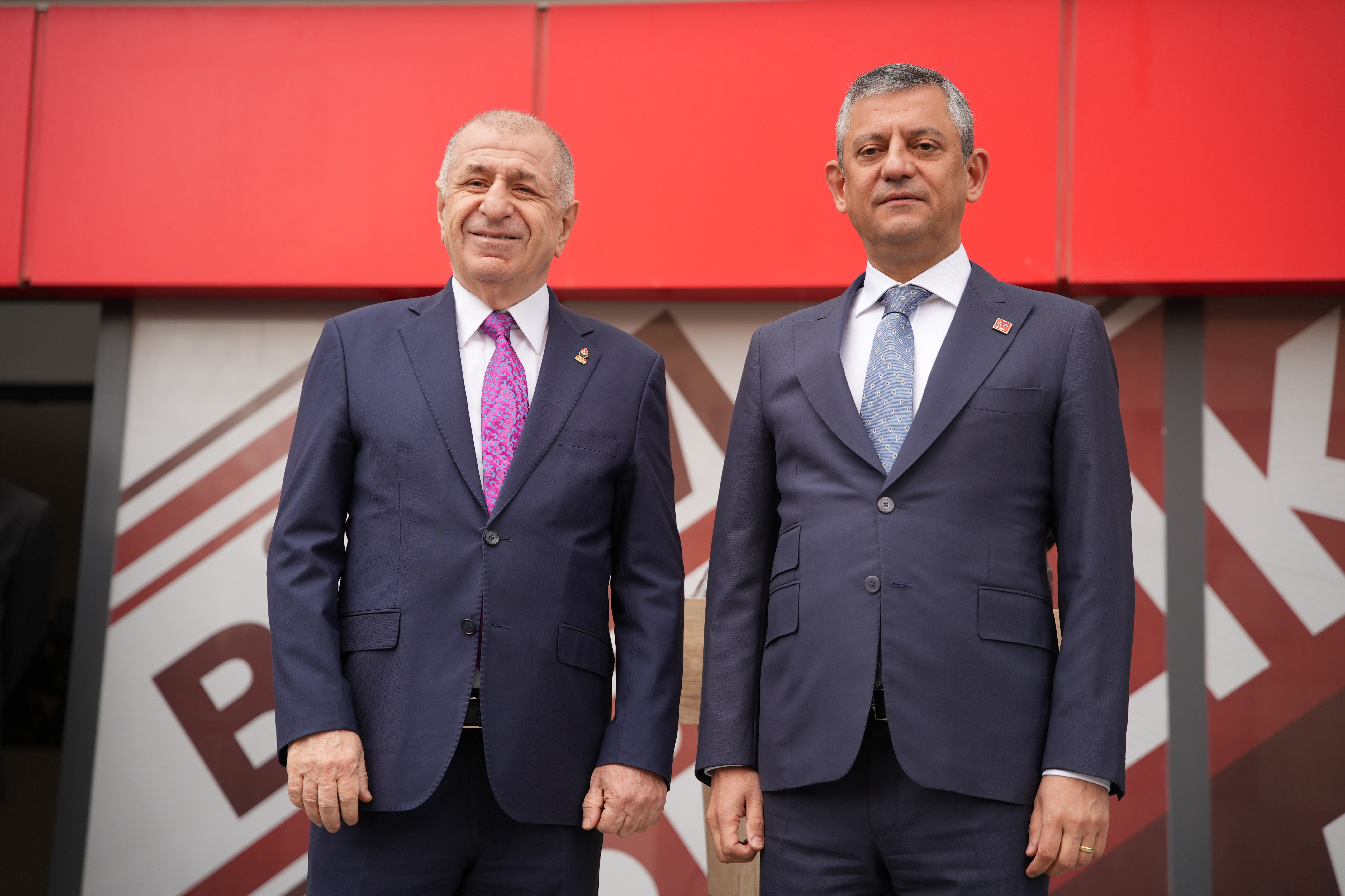 Ümit Özdağ Ve Özgür Özel’den Zafer Partisi Genel Merkezi’nde Ortak Mesaj: “Ara Seçim Yapılmalı”