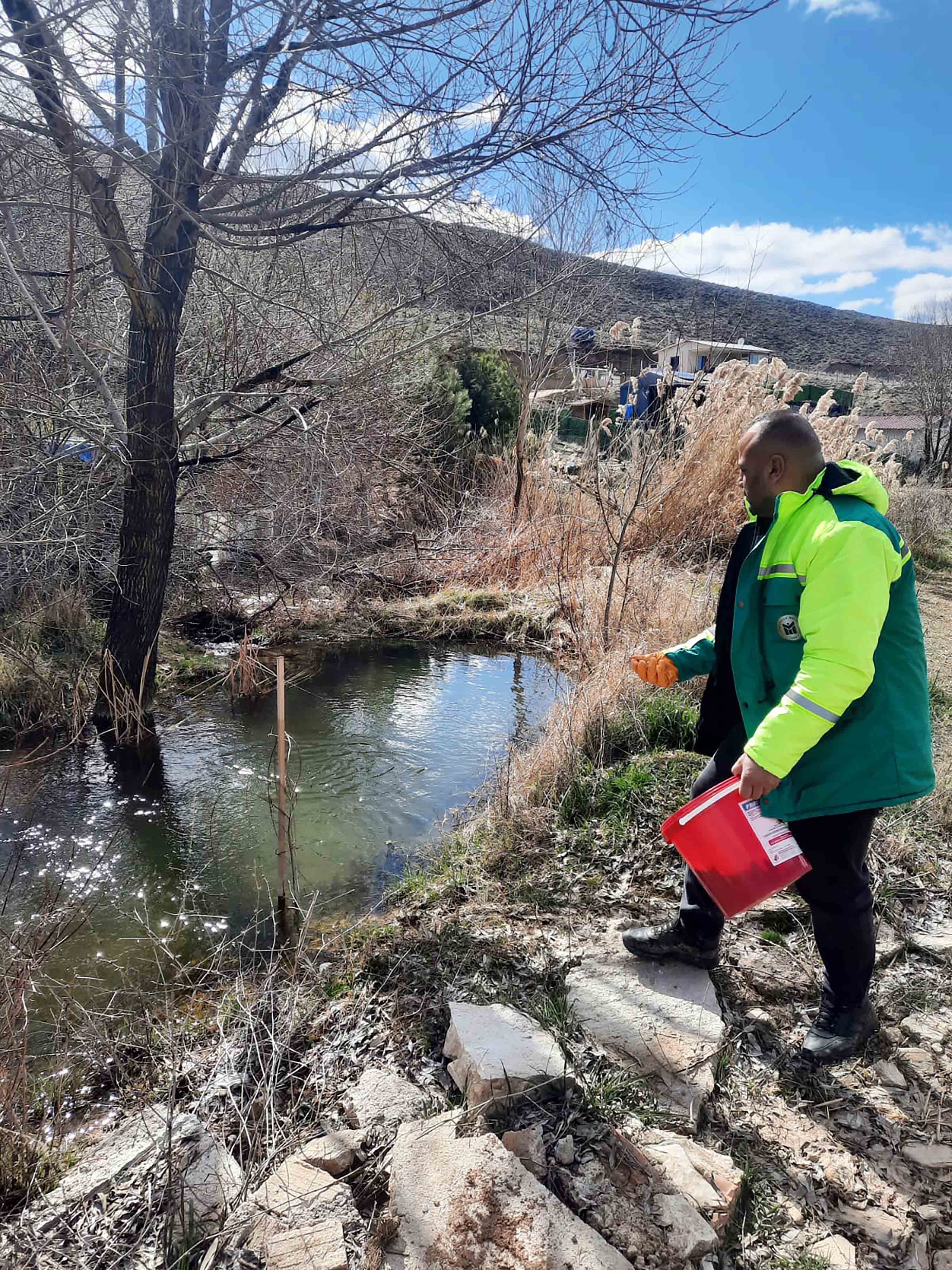 Yenimahalle’de Larva İlaçlama Seferberliği Sürüyor