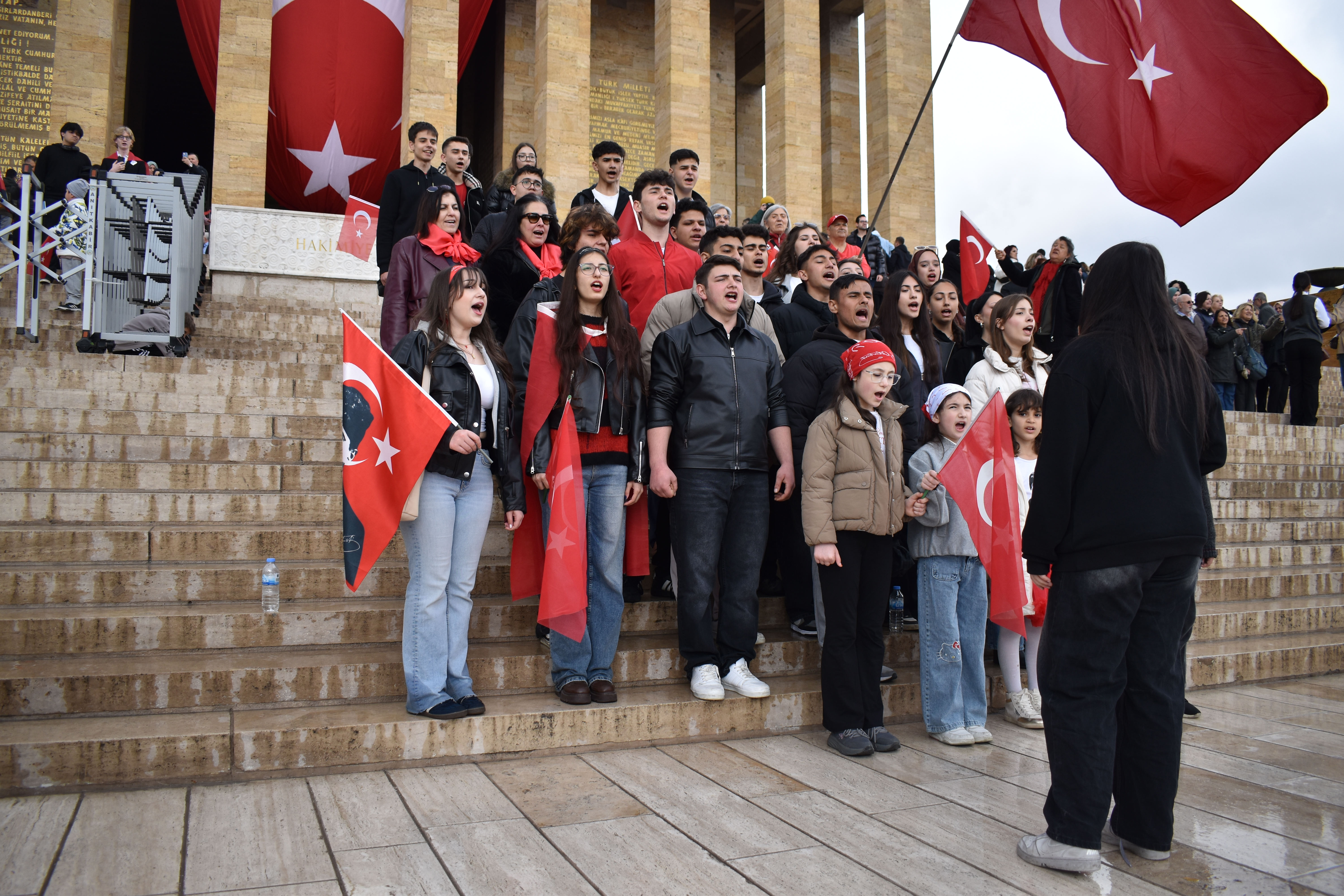 23 Nisan’da Atatürk Anıtı Önünde Röportajlar: “Atatürk’e Özlem Ve Minnet Duyuyoruz”