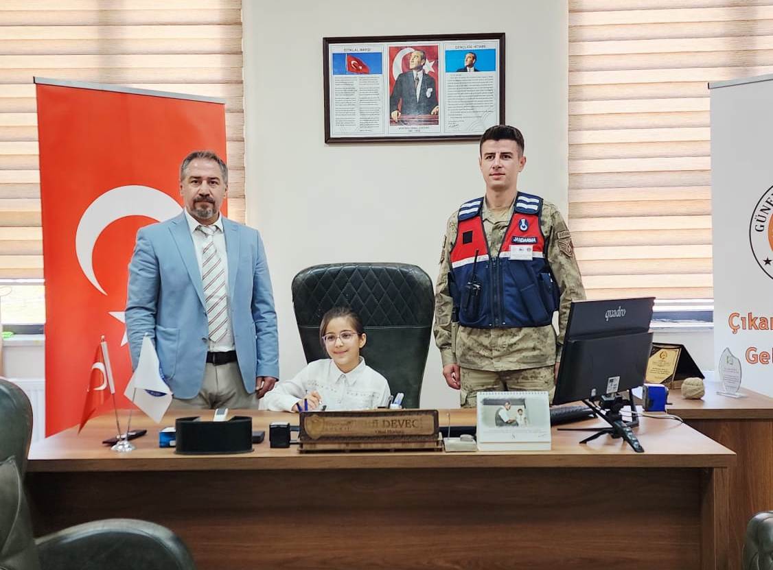 Şanlıurfa’da 23 Nisan Coşkusu: Küçük Fatma Müdürlük Koltuğuna Oturdu