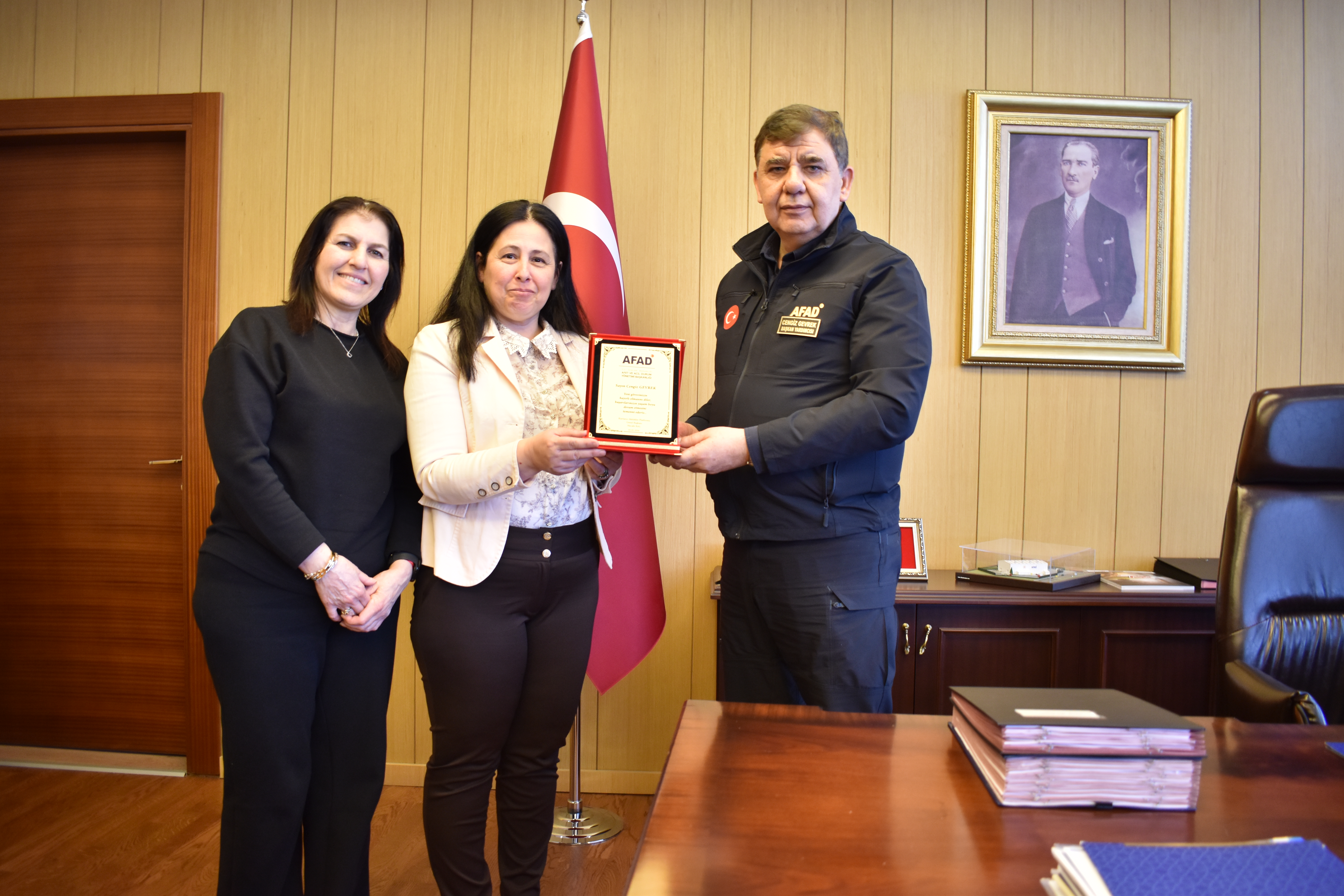 Anadolu Çınarlar Partisi Ve Çınar Kadınları Derneği’nden Afad’a Ziyaret