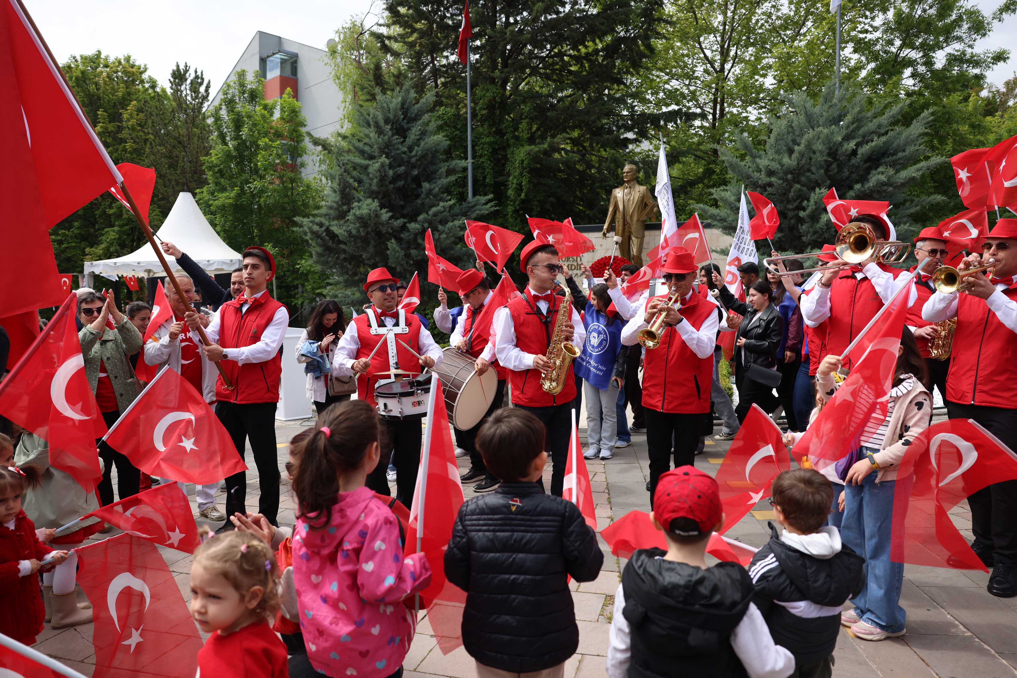 Çankaya’da 19 Mayıs coşkusu Atapark’ta başladı Başkan Hüseyin Can Güner: “Bu mücadele bitmedi”