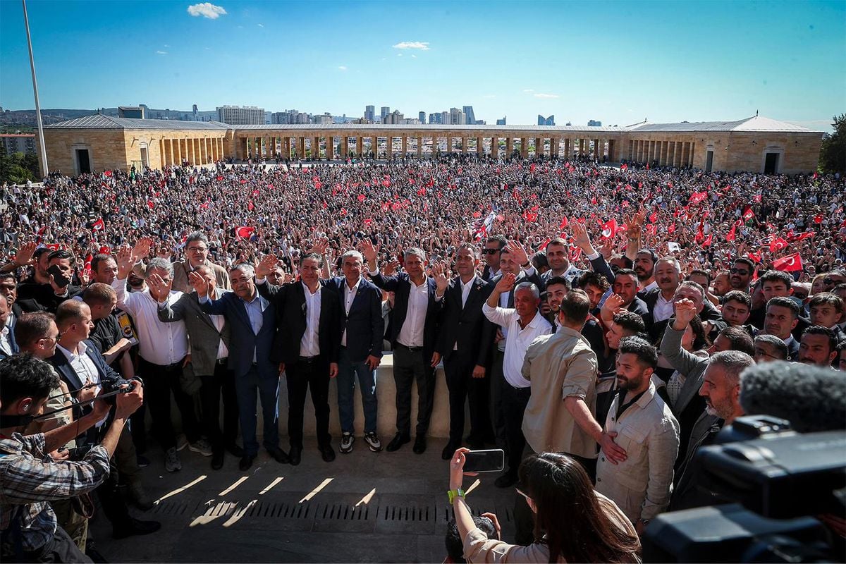 Bir Grup CHP’lilerden Özgür Özel’e Tam Destek