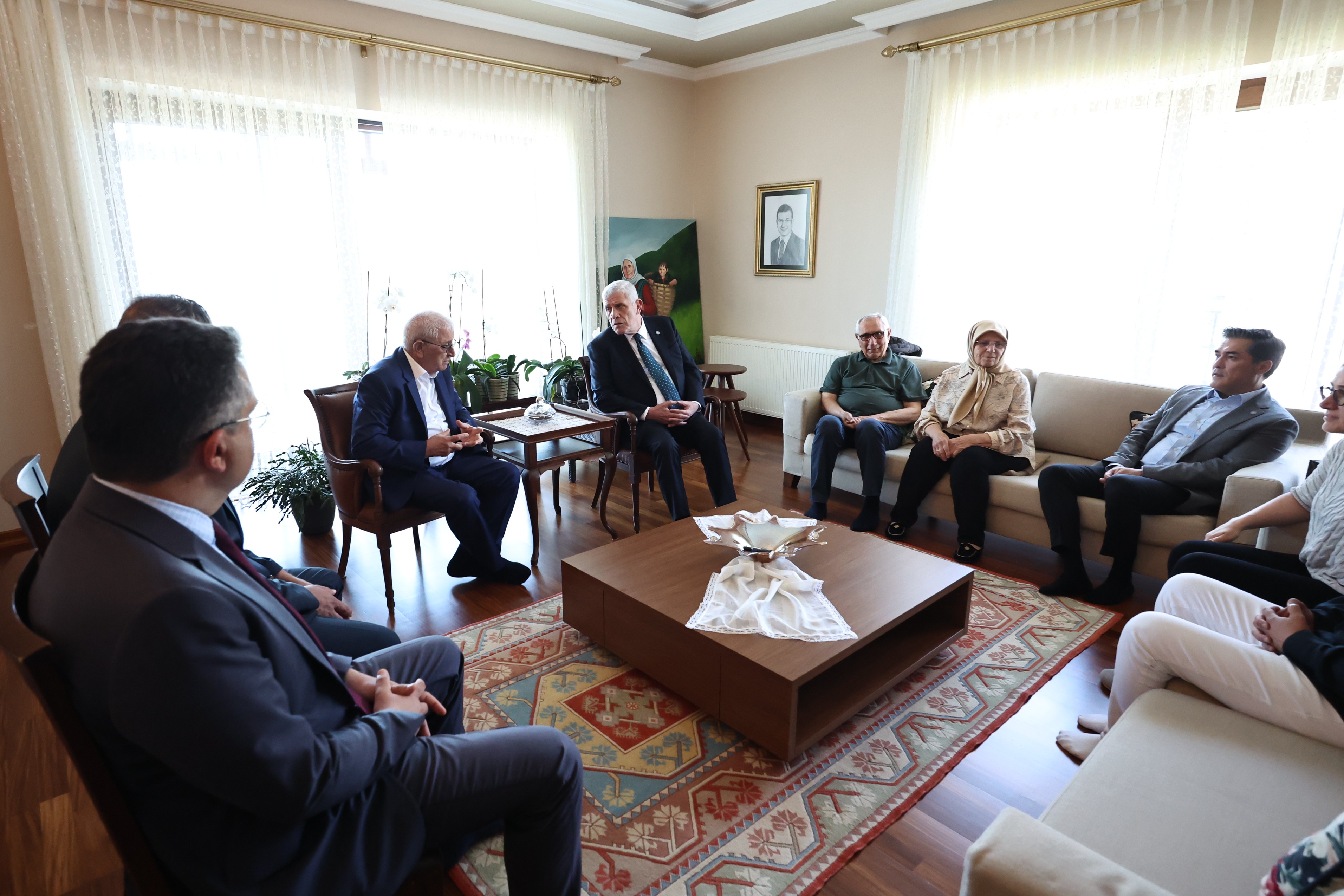 Müsavat Dervişoğlu’ndan İmamoğlu Ailesine Bayram Ziyareti: “TBMM’ye Kayyum Atama Girişimi”