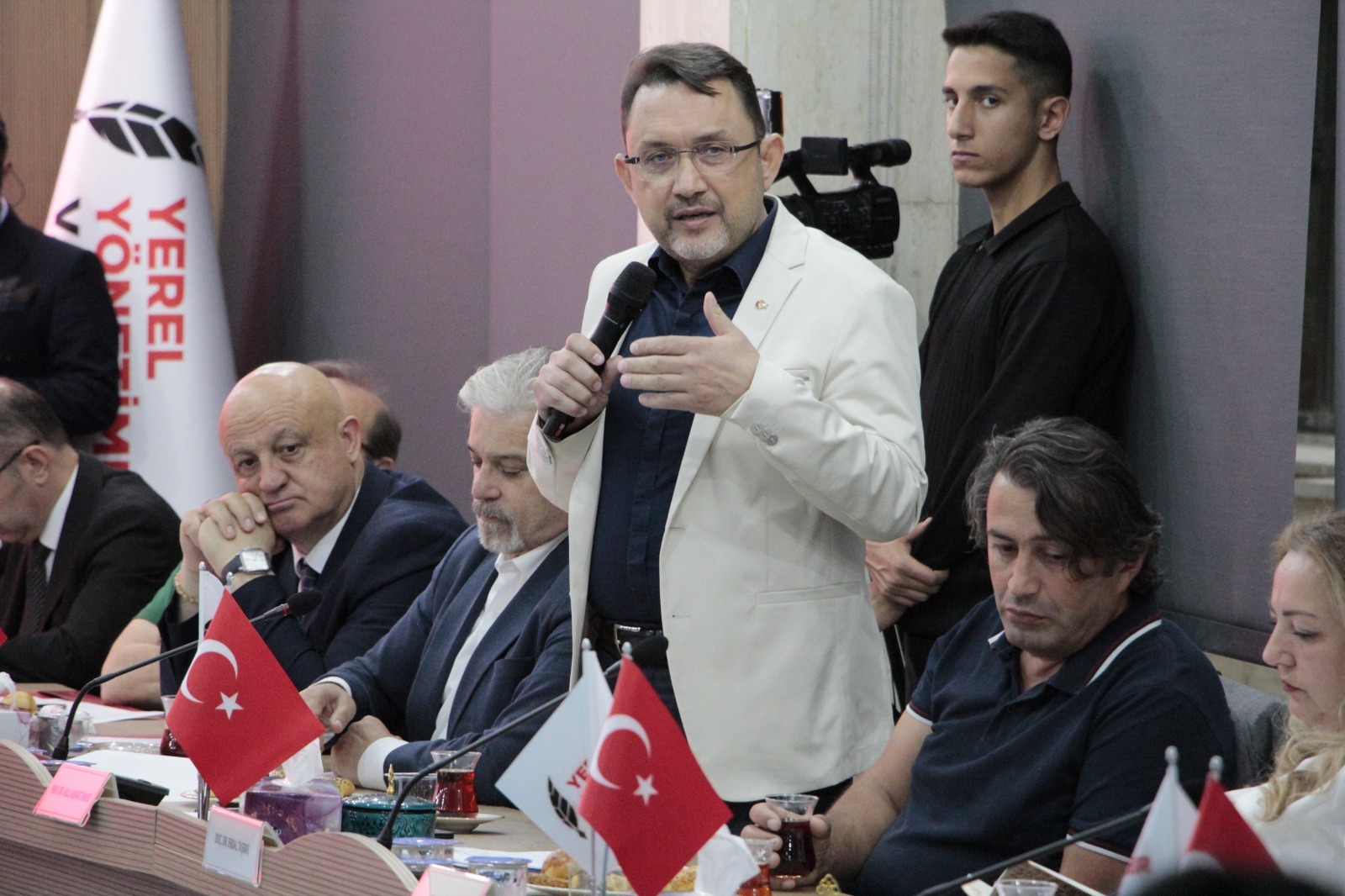 Yerel Yönetim Vizyonu Ve Gençlerin Geleceği İçin Tarihi Buluşma