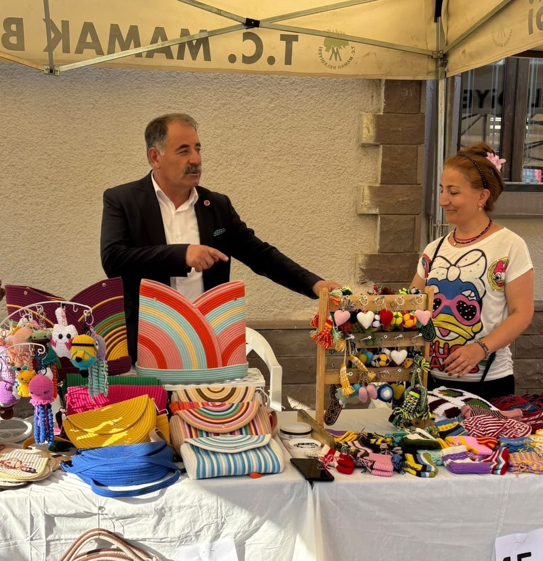 Kadınların El Emeği Ürünleri Mamak'ta Vatandaşlarla Buluştu