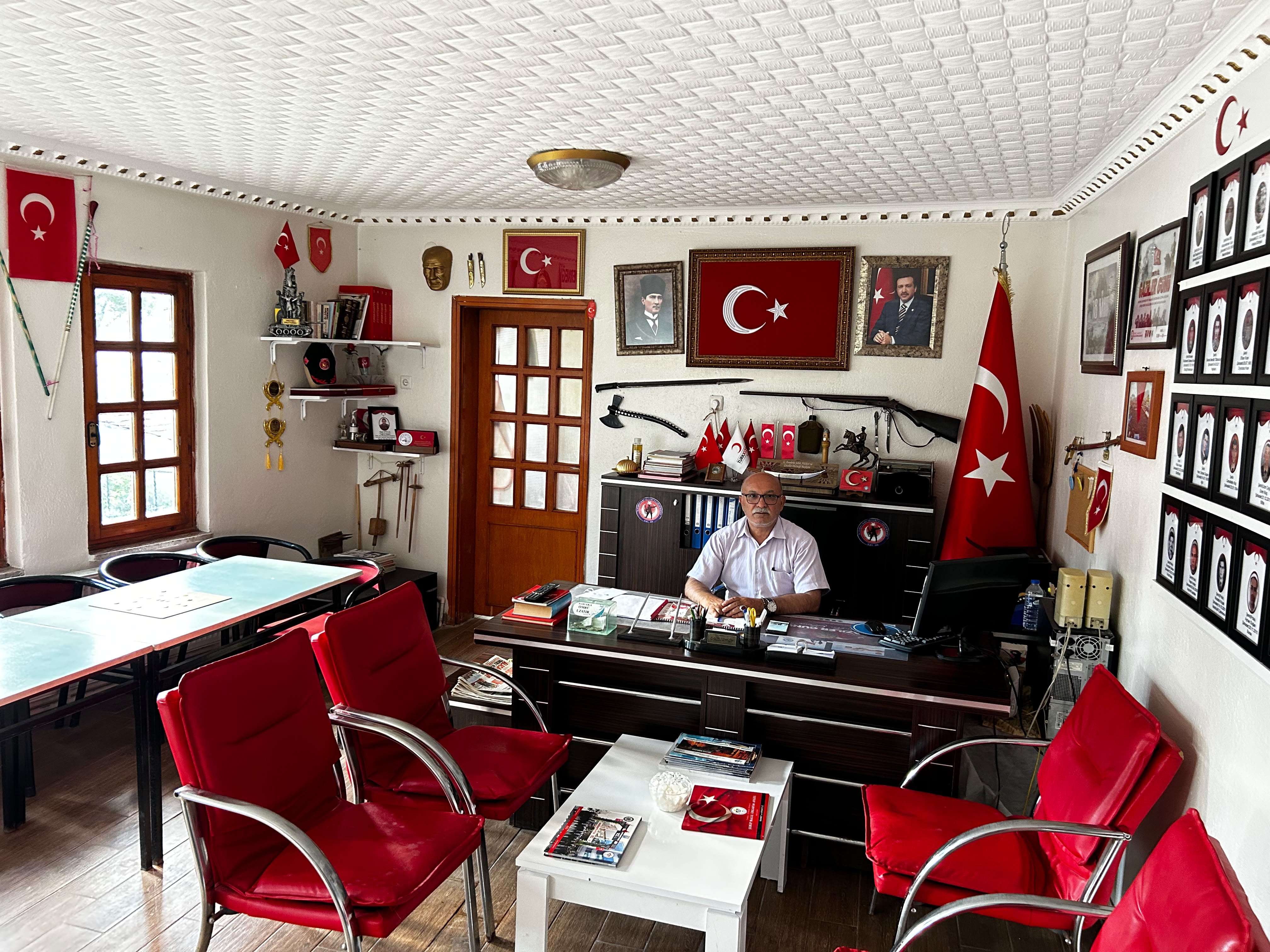 “Biz Bu Vatan İçin Bedel Ödedik” Zeki Dilmen, şehit aileleri ve gazilerin yaşadığı sorunlara dikkat çekerek, toplumdan anlayış ve saygı beklediklerini söyledi.